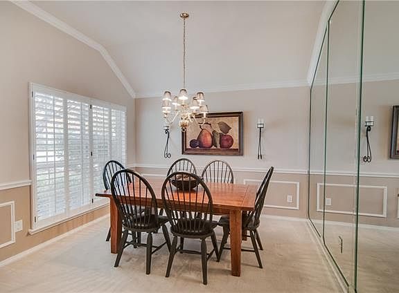 3rd image of 1915 Crestlake Dr