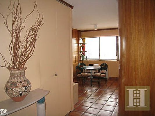 4th image of 200 E 61st St APT 22F