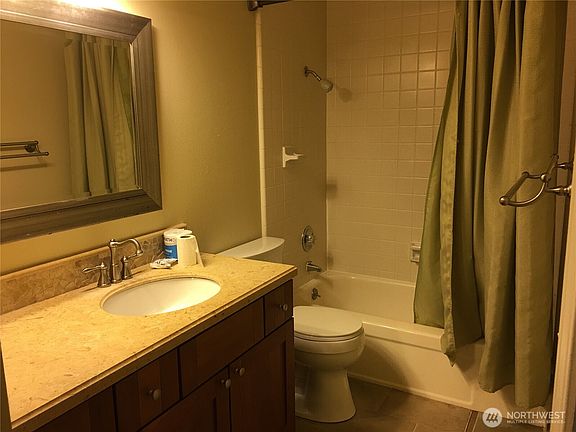 5th image of 11010 NE 68th St #611