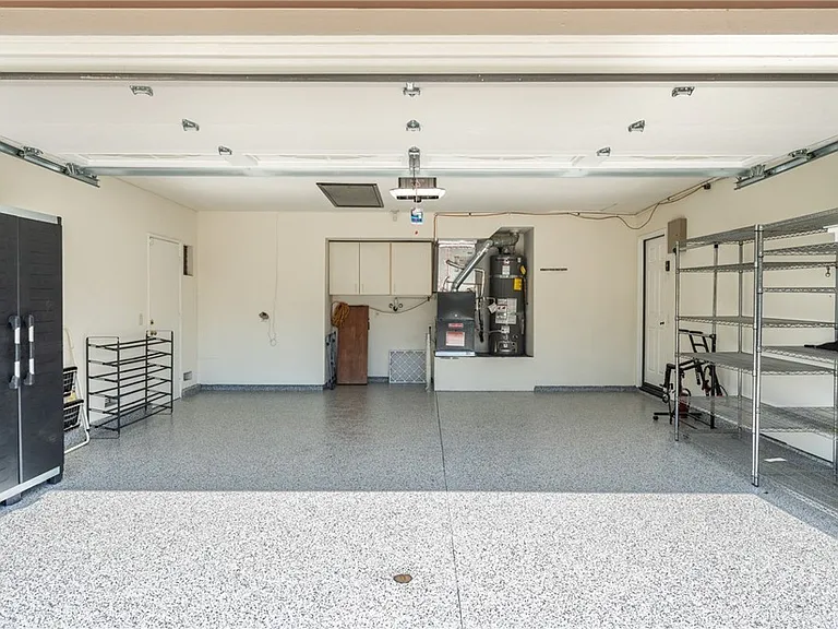 6430 Regents Ct — Photo 40