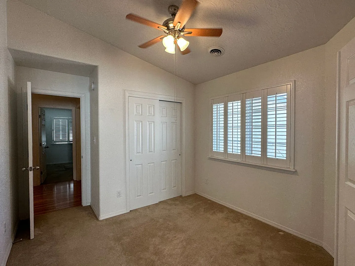 Centrally located 4 bedroom 2 bathroom house for rent in Farmington, NM — Photo 4