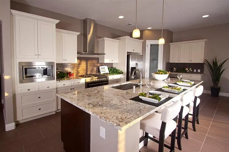 11324 N Blue Sage Ave — Photo 3