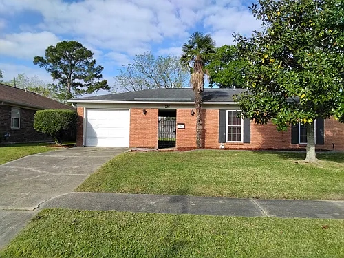 736 Fairlawn Dr Photo 1