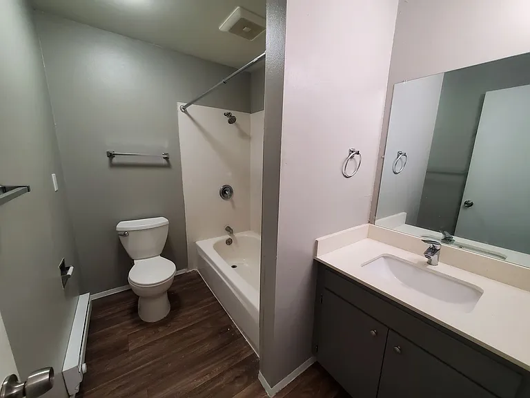 Cortina Apartments — Photo 11