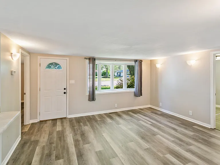 502 E High St — Photo 6