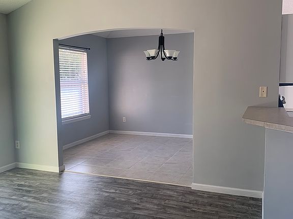 3rd image of 387 Meadowlark Ln