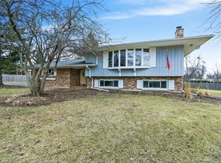 15060 W Clover Ln, Libertyville, IL 60048