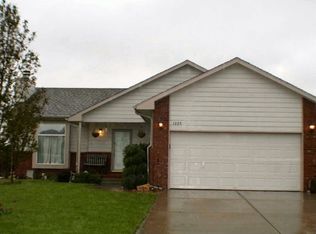 1225 W Quail Crossing Ct, Andover, KS 67002