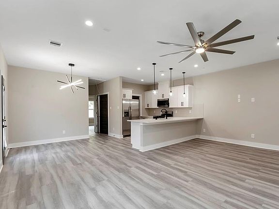 3rd image of 9514 Ashville Dr #B
