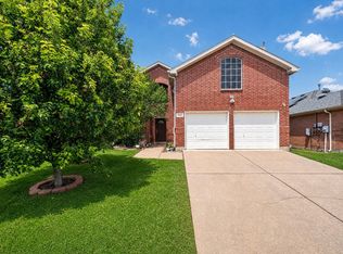 1060 Westbrook Ct, Grand Prairie, TX 75052