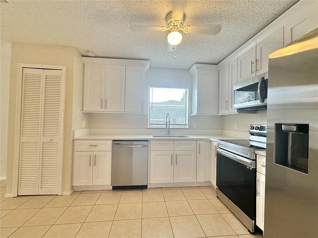 3 bed, 2.0 bath, 1163 sqft, $1,800 — Photo 2