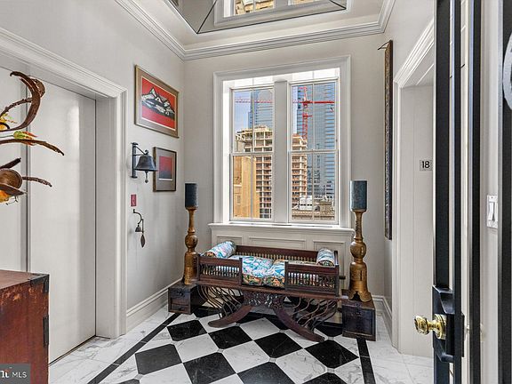 5th image of 1601 Locust St #Penthouse 1800