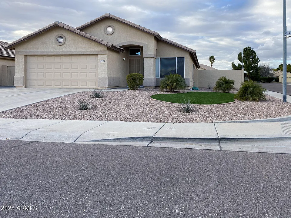 8022 W Salter Dr