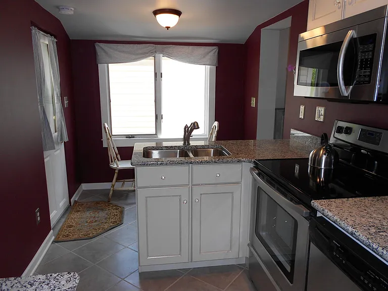 1103 Market St E — Photo 5