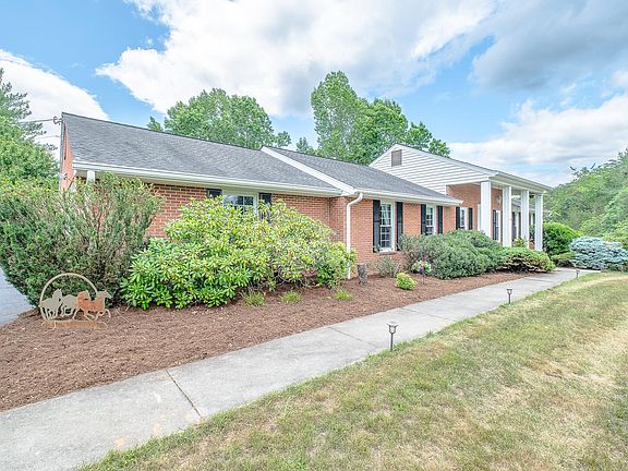 5th image of 815 Brunswick Forge Rd