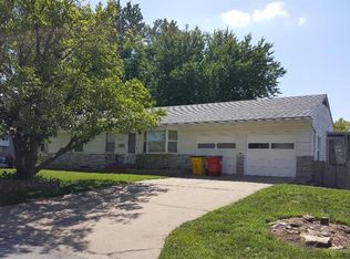 1020 N Farview Dr, Independence, MO 64056