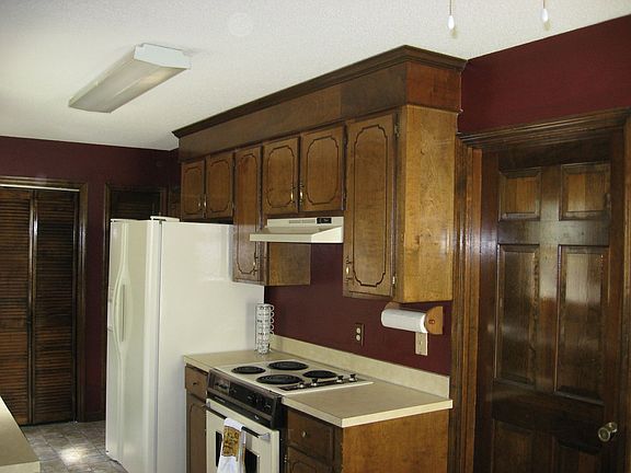 Kitchen w/newly-refinished cabinets