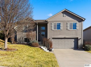 5919 S 187th Avenue Cir, Omaha, NE 68135