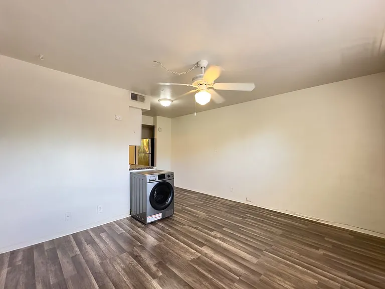 1010 W 23rd St #9 — Photo 5