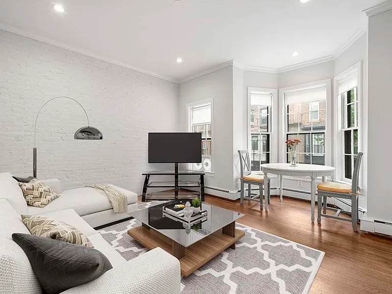 11 Dartmouth Pl #2 — Photo 1