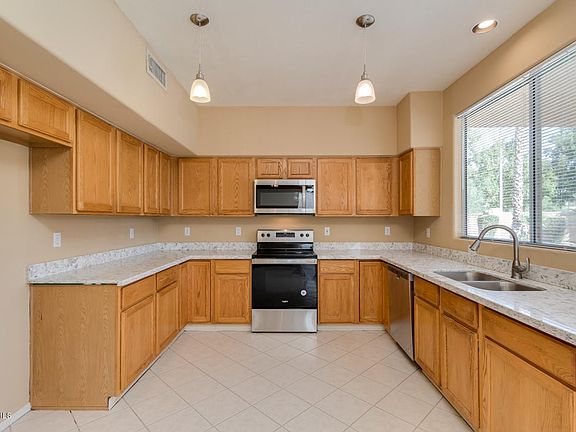 3rd image of 701 N Alder Dr