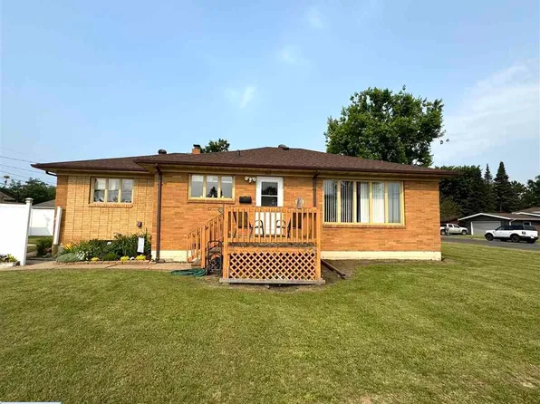 301 S 10th Ave, Virginia, MN 55792