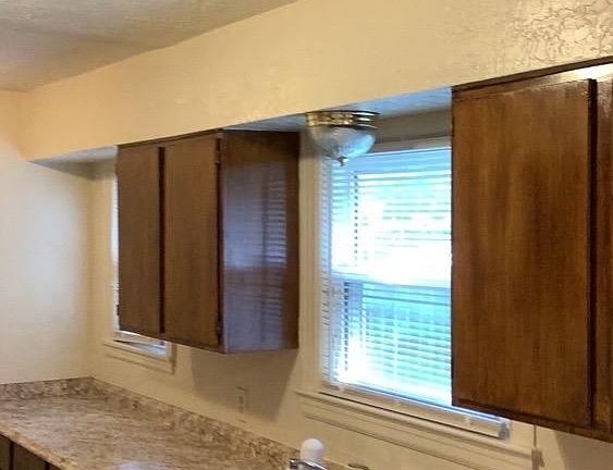 4th image of 1601 NW 22nd St