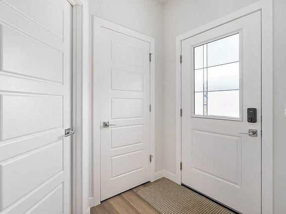 3rd image of 352 Chelsea Rd