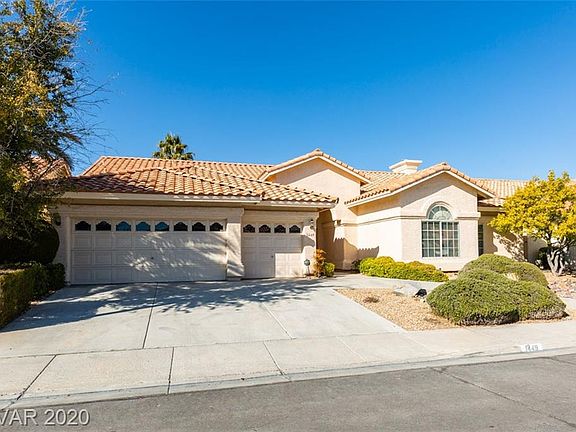3rd image of 1449 Castle Crest Dr
