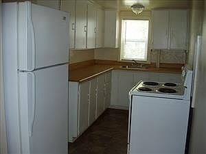 2nd image of 425 Maple St