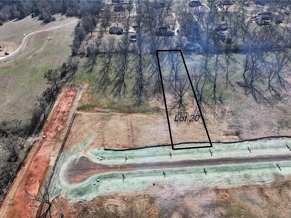 2nd image of 140 Chinaberry St