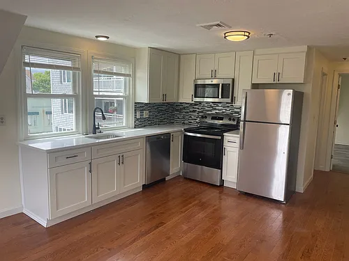 4 Union Ave Photo 1
