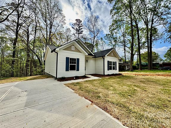 2nd image of 818 Pine Hill Dr