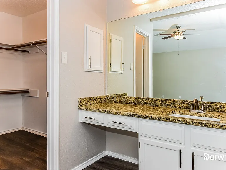 1007 Courtney Dr — Photo 9