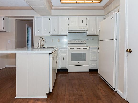 2nd image of 10197 Point O Woods Dr