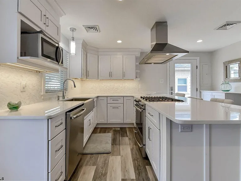 102 N Essex Ave — Photo 11