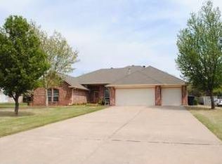 616 Out West Trl, Yukon, OK 73099