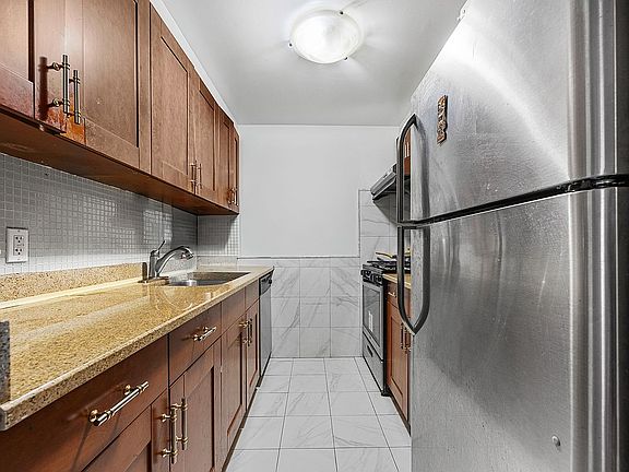 4th image of 38-30 Parsons Blvd #2C