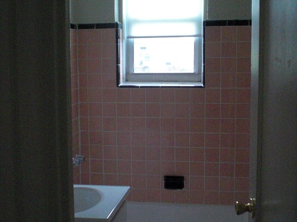 2nd image of 2662 W 2nd St APT 5J