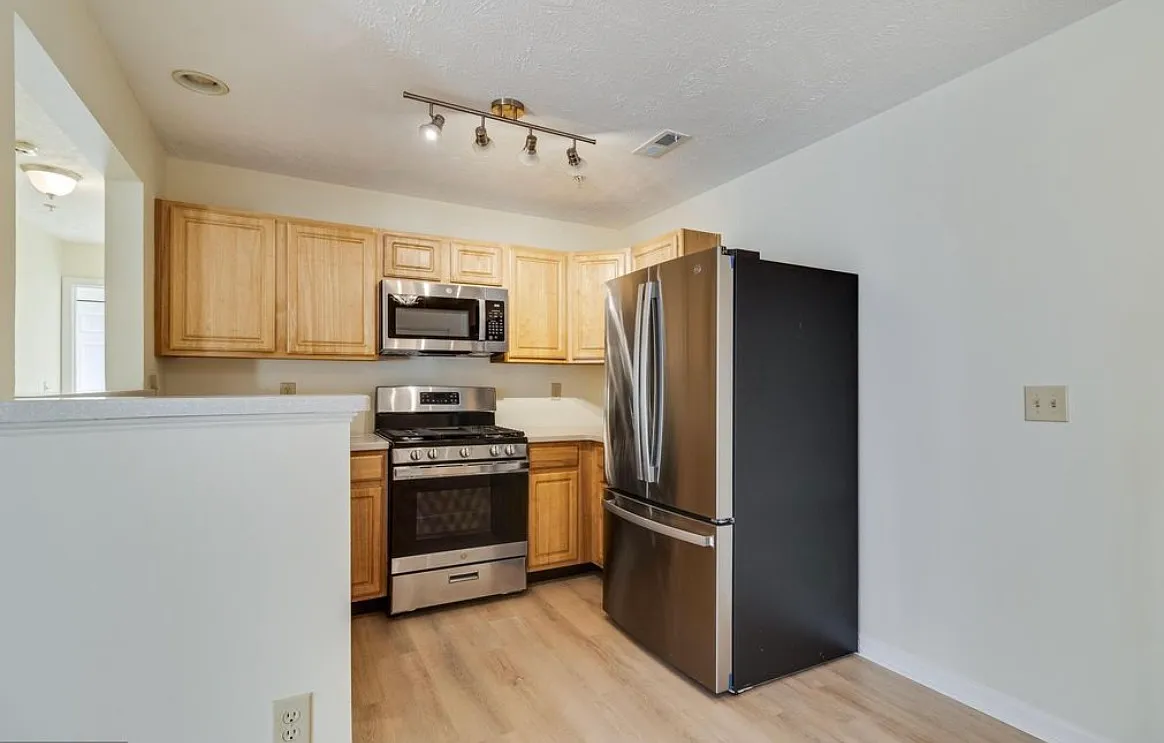 2 bed, 1074 sqft, $2,000 — Photo 2