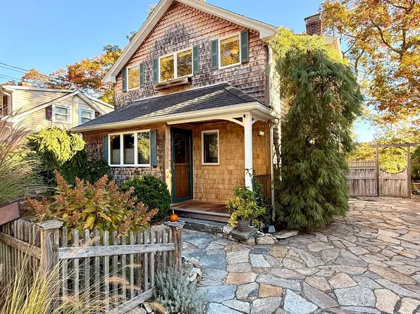11 Summit Avenue, East Lyme, CT 06333