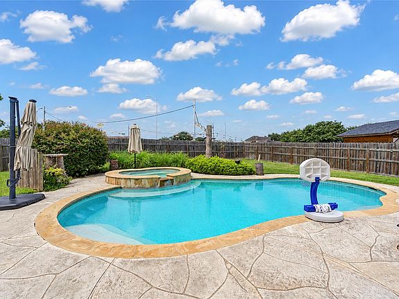 2nd image of 2711 Sabal Palms Ct