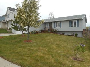 1304 Middle Fork Dr, Gillette, WY 82718