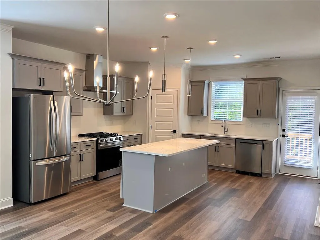 3 bed, 3.5 bath, 2026 sqft, $2,650 — Photo 3