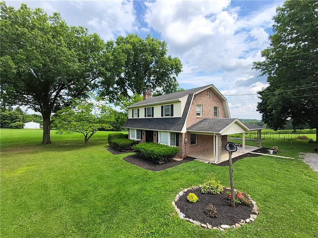 5 bed, 2.0 bath, 1943 sqft, $2,850 — Photo 2