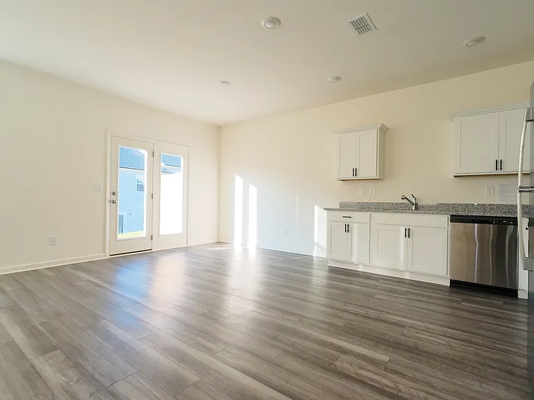 2071 Emerson — Photo 4