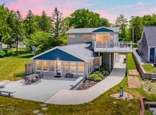 7118 Shoreline Dr, Delton, MI 49046