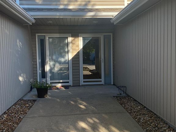 2nd image of 1635 SW Highland Dr #17-B