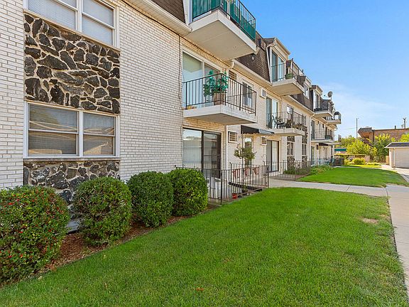 2nd image of 7932 W 93rd St APT 3H