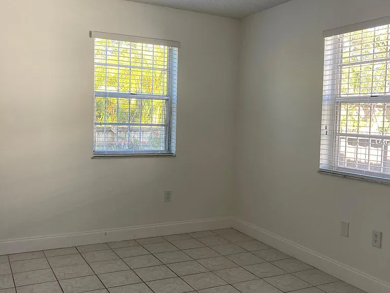 SW 28th Ct — Photo 1
